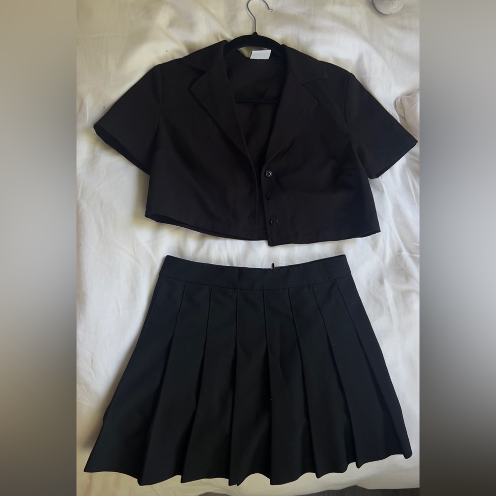 ARITZIA Sunday Best crop Tuesday button down (+pleated skirt set)